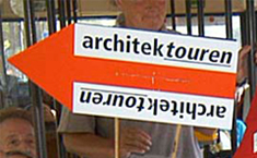 Architektin Ina Seddig den architektouren-Bus für Mainz und Umgebung